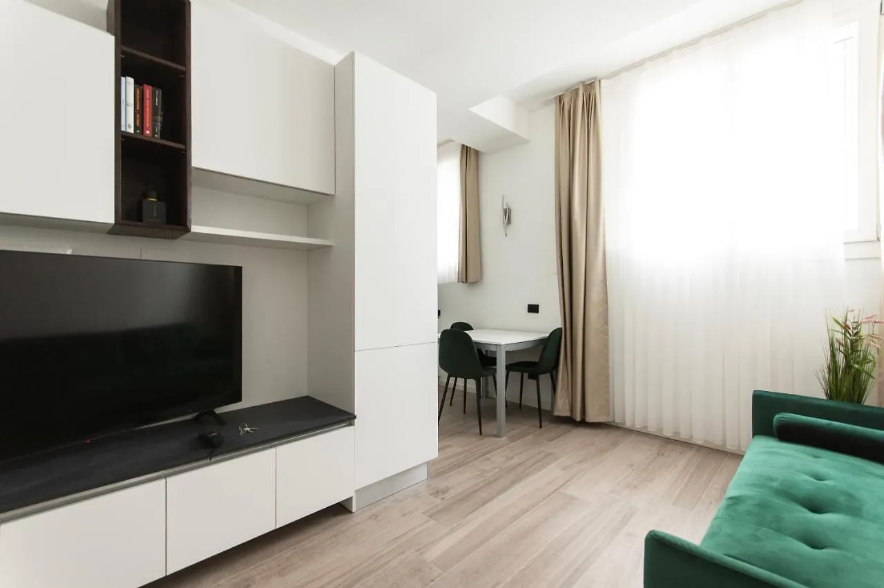 Youhosty - Montebianco 4/6 Milan